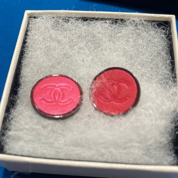 CHANEL CC Pink Clip-On 00A Vintage #AG643 Logo Earrings - Picture 9 of 10